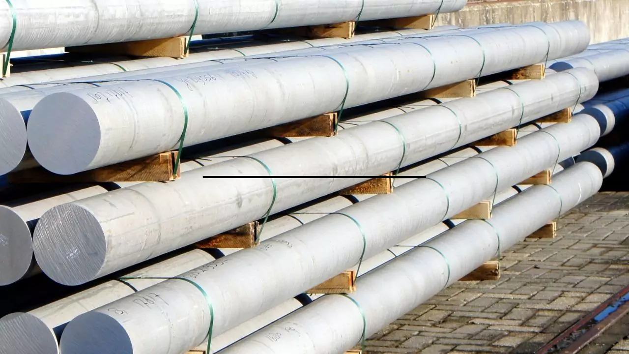 How does aluminum's high affinity for oxygen affect its corrosion resistance